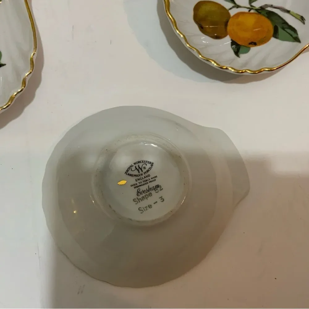 SET 3 ROYAL WORCESTER EVESHAM PATTERN SHELL SHAPED DISH, GOLD RIM A12